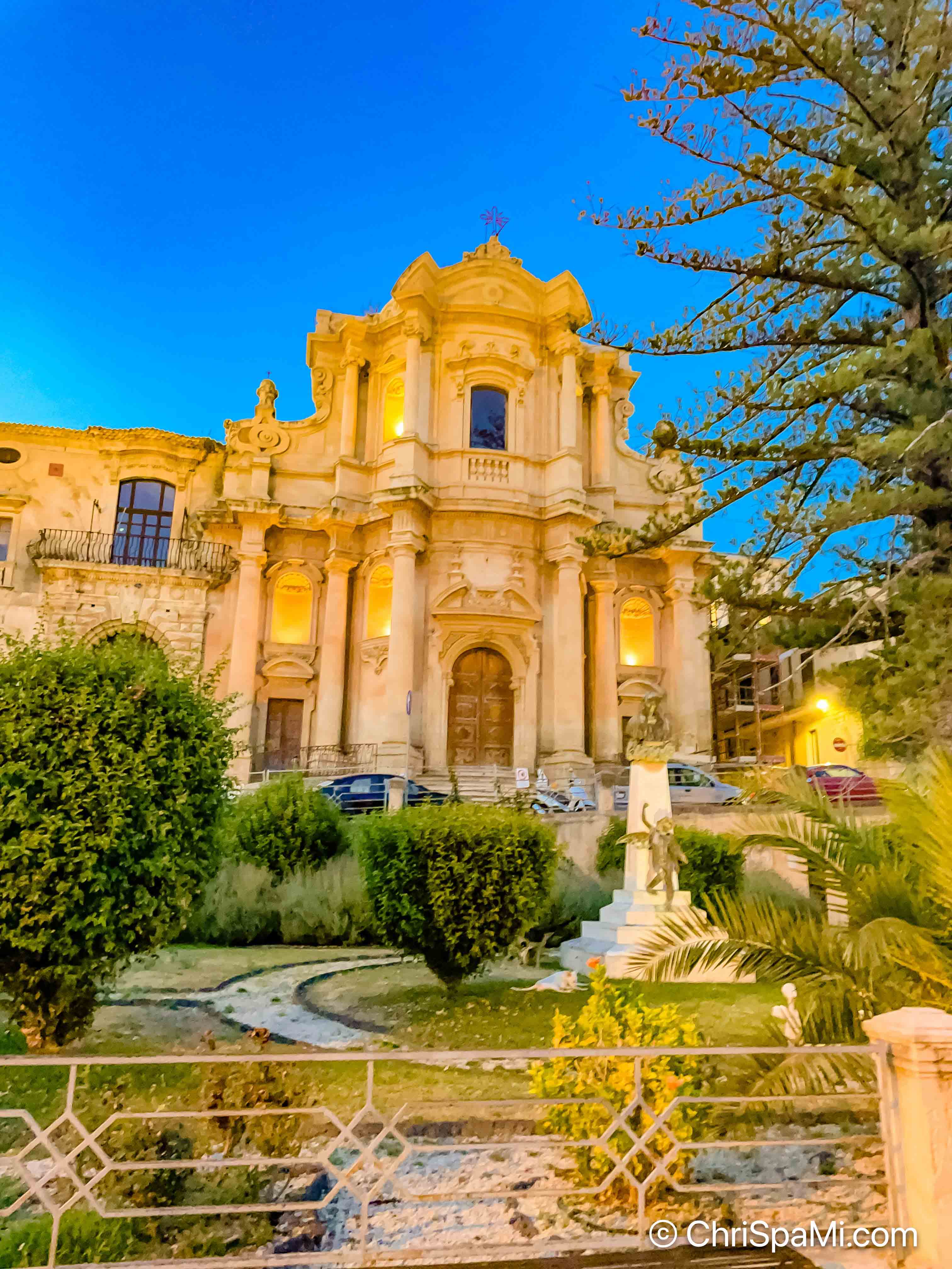 Noto bei Nacht